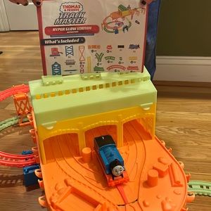 Thomas and Friends Track Master Hyper Glow Station